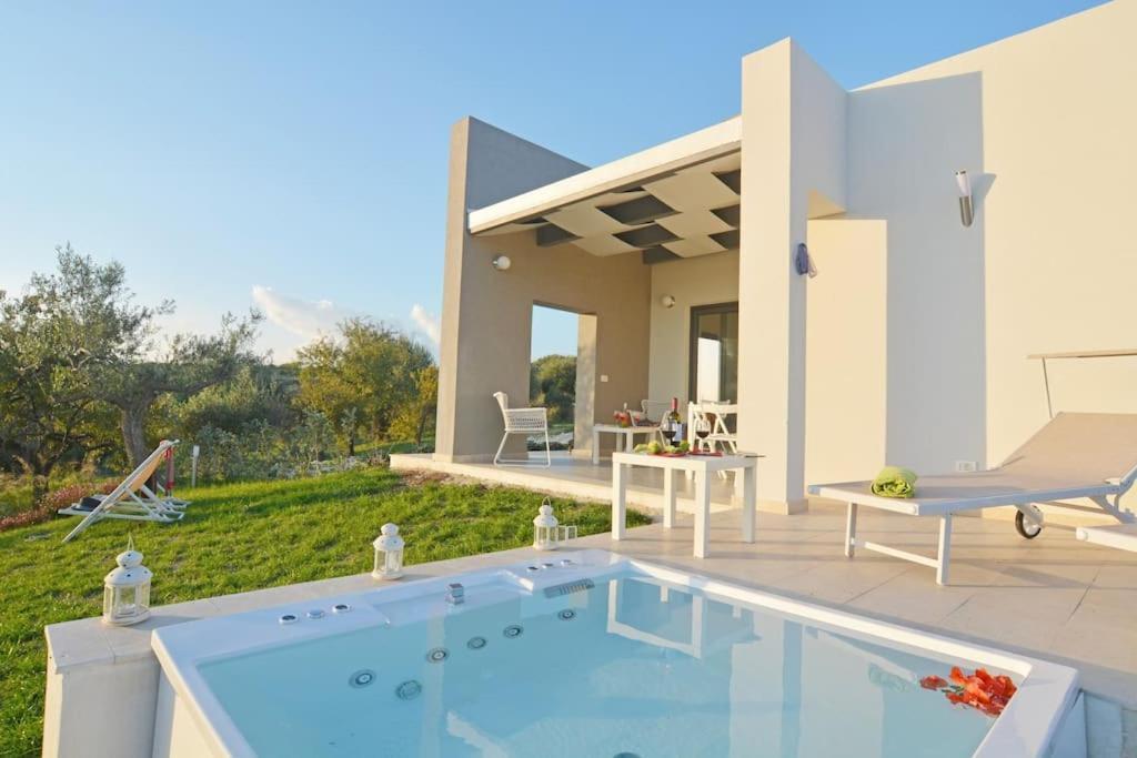 Villa Pettegola Tenuta Il Cavaliere Di Italia Noto- Vista Mare Mini Piscina Idromassaggio Eksteriør billede